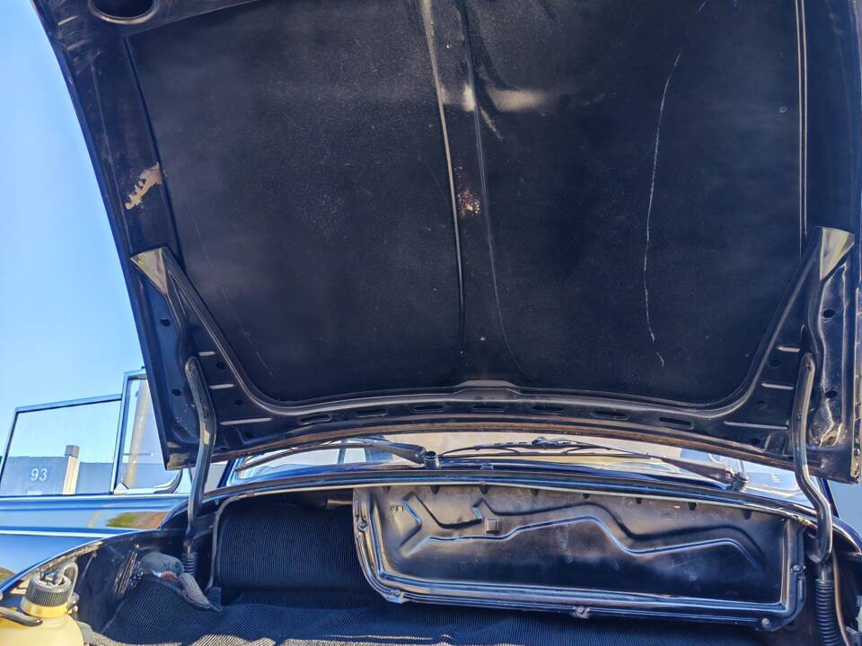 Bild 32/35 von Volkswagen Käfer 1303 LS (1975)