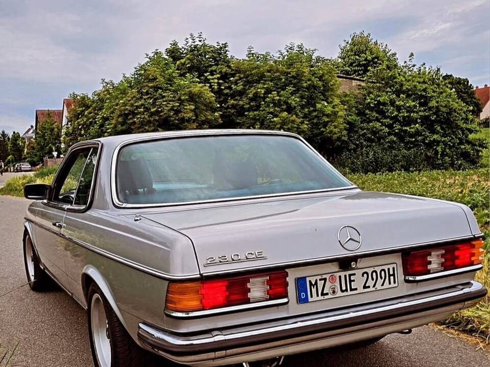 Image 3/6 of Mercedes-Benz 230 C (1978)
