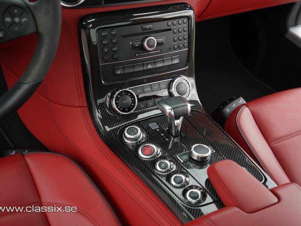 Image 10/26 de Mercedes-Benz SLS AMG (2011)