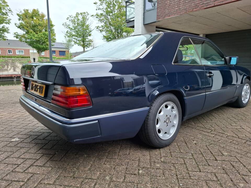 Immagine 5/14 di Mercedes-Benz 230 CE (1992)