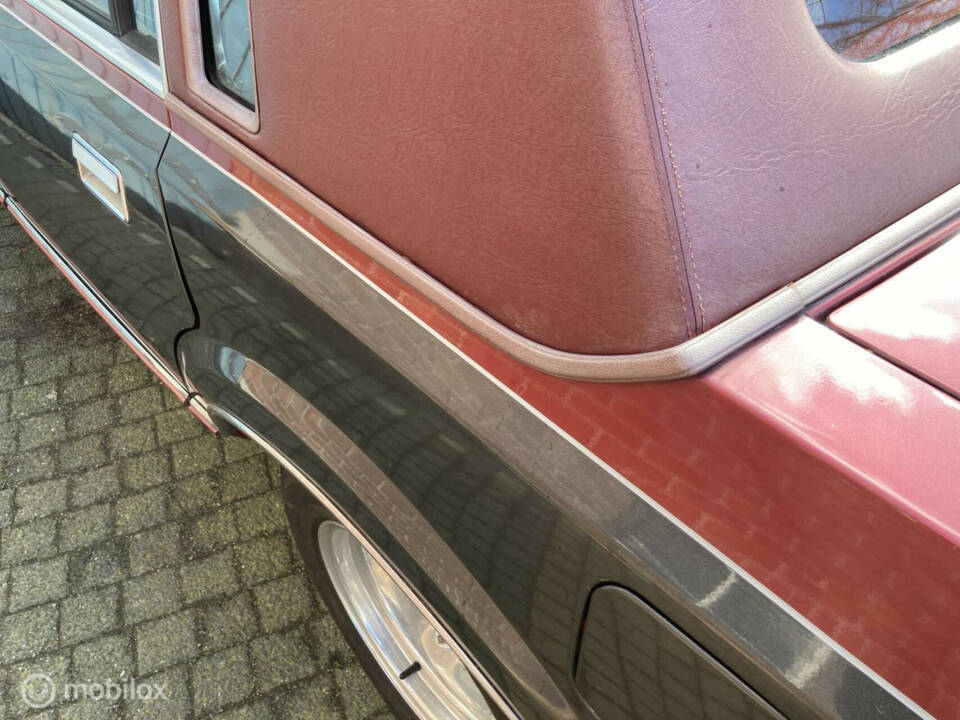 Image 28/50 of Lincoln Town Car (1984)