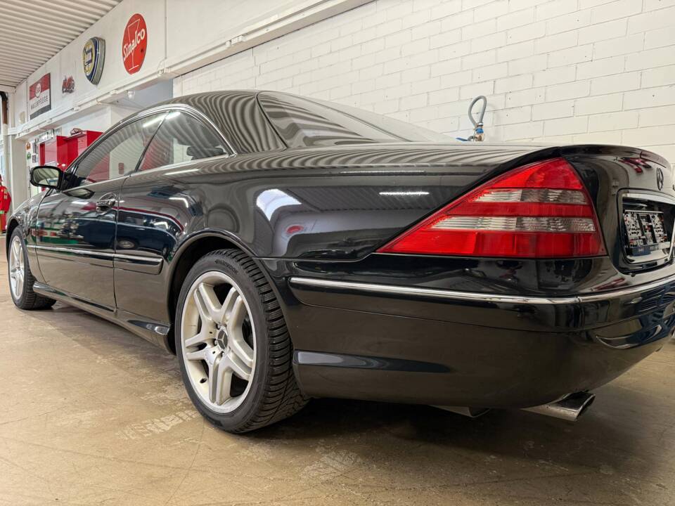 Immagine 13/19 di Mercedes-Benz CL 55 AMG (2001)