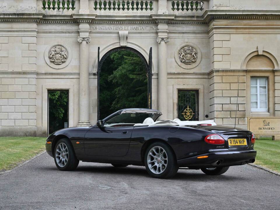 Afbeelding 16/50 van Jaguar XKR (1998)