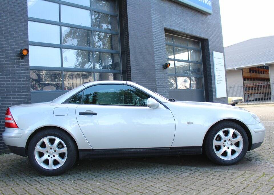Image 6/8 de Mercedes-Benz SLK 200 Kompressor (2000)