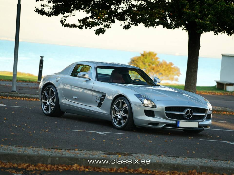 Image 24/26 de Mercedes-Benz SLS AMG (2011)