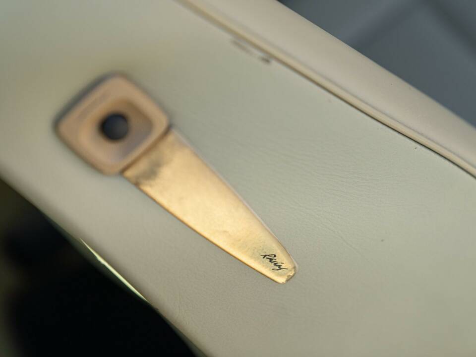 Bild 35/50 von Mercedes-Benz 200 CE (1992)