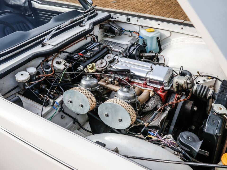 Image 5/42 of Triumph TR 4A (1966)