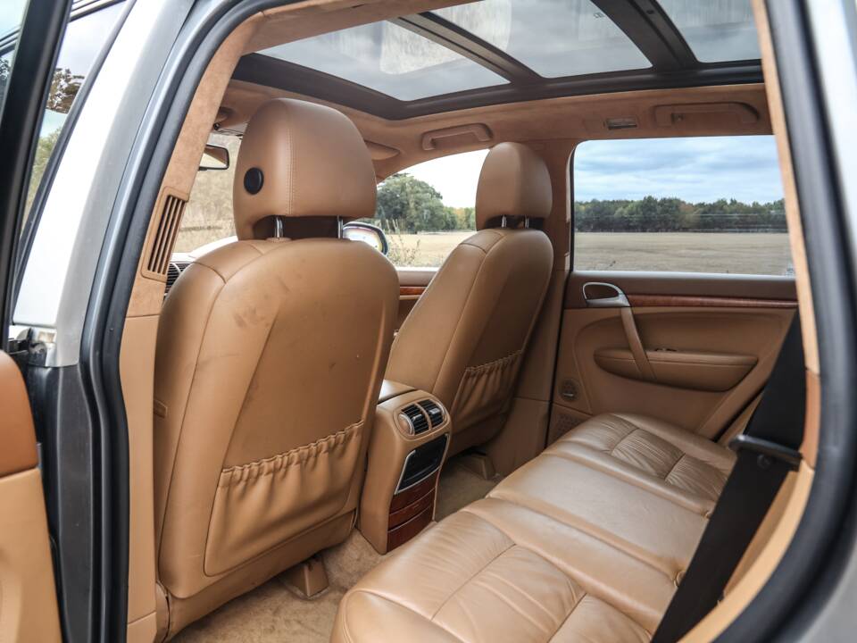 Bild 14/40 von Porsche Cayenne Turbo S (2006)
