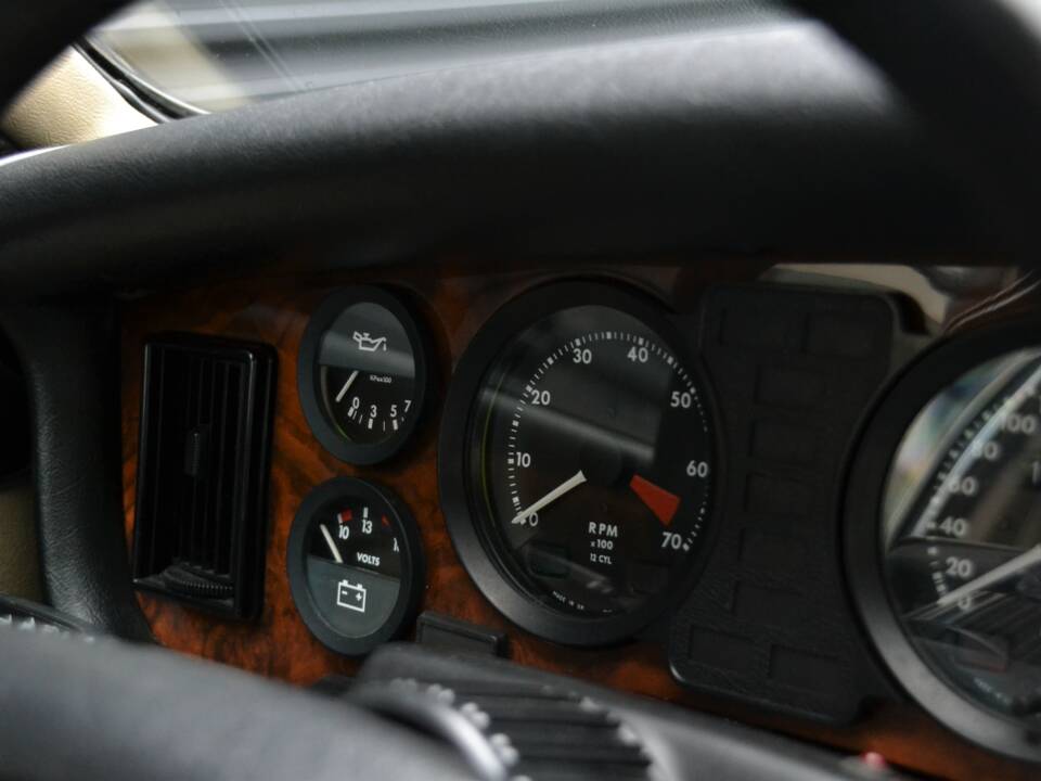 Image 15/29 de Jaguar XJ 12 (1992)