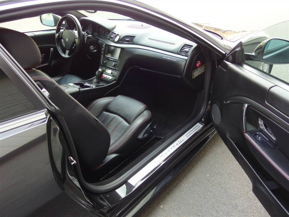Afbeelding 72/100 van Maserati GranTurismo S (2010)