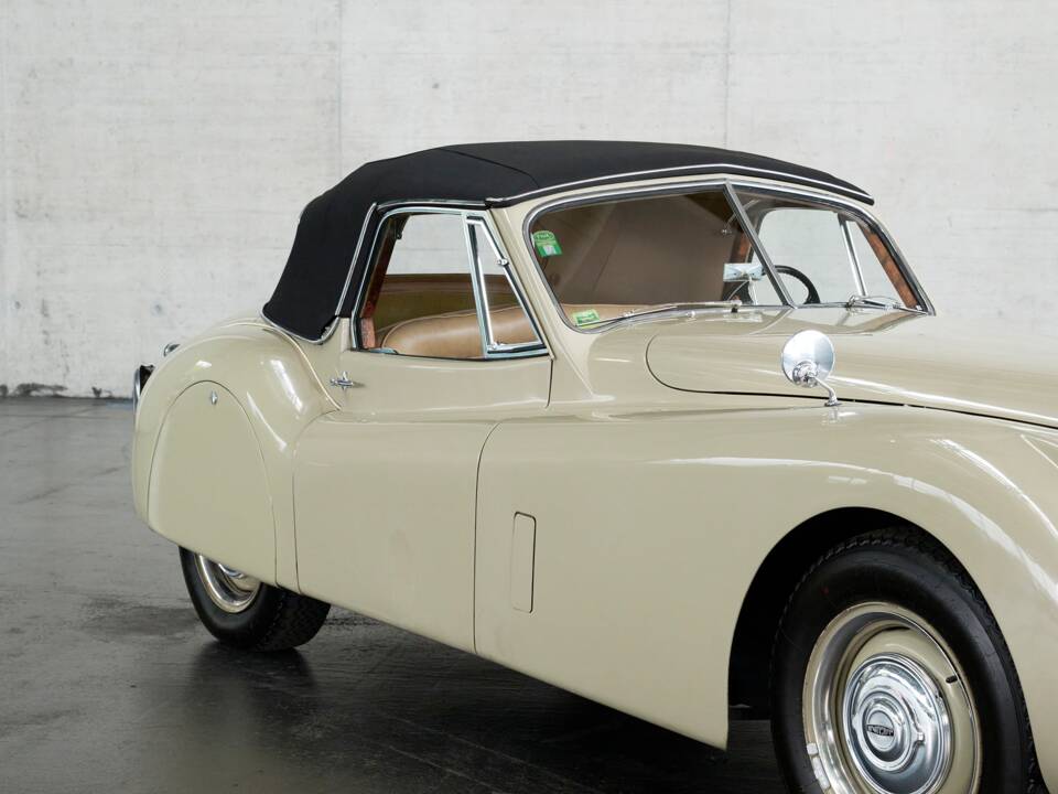 Image 17/50 de Jaguar XK 120 DHC (1953)