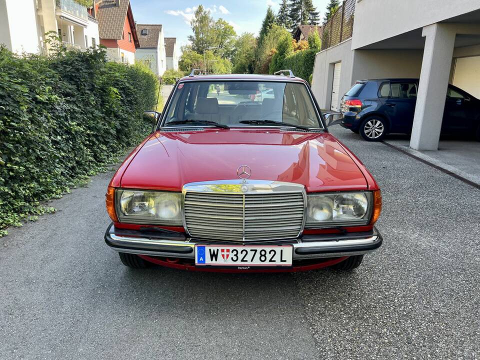 Image 3/8 of Mercedes-Benz 300 TD (1980)