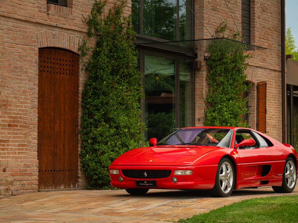 Image 7/42 de Ferrari F 355 Berlinetta (1996)
