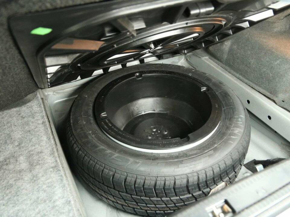 Immagine 25/30 di Mercedes-Benz E 320 &quot;Final Edition&quot; (1997)