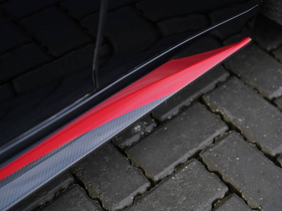 Image 46/50 of Aston Martin Vanquish S Volante (2018)