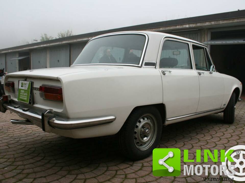 Image 10/10 of Alfa Romeo 2000 Berlina (1972)