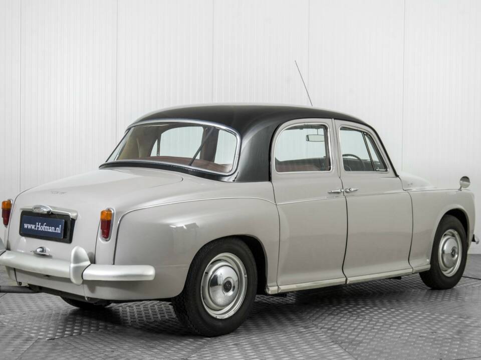Image 2/50 de Rover 100 (1962)