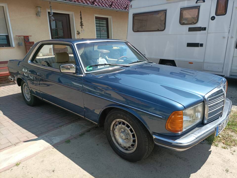 Bild 5/8 von Mercedes-Benz 230 CE (1983)