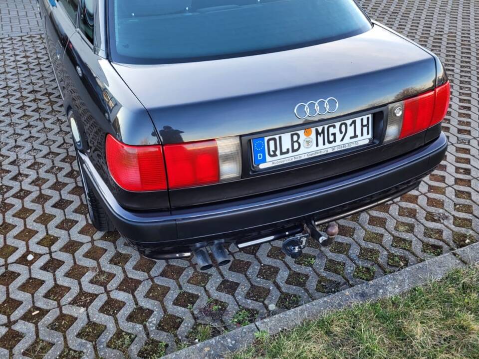 Immagine 8/14 di Audi 80 - 2.8 E quattro (1993)