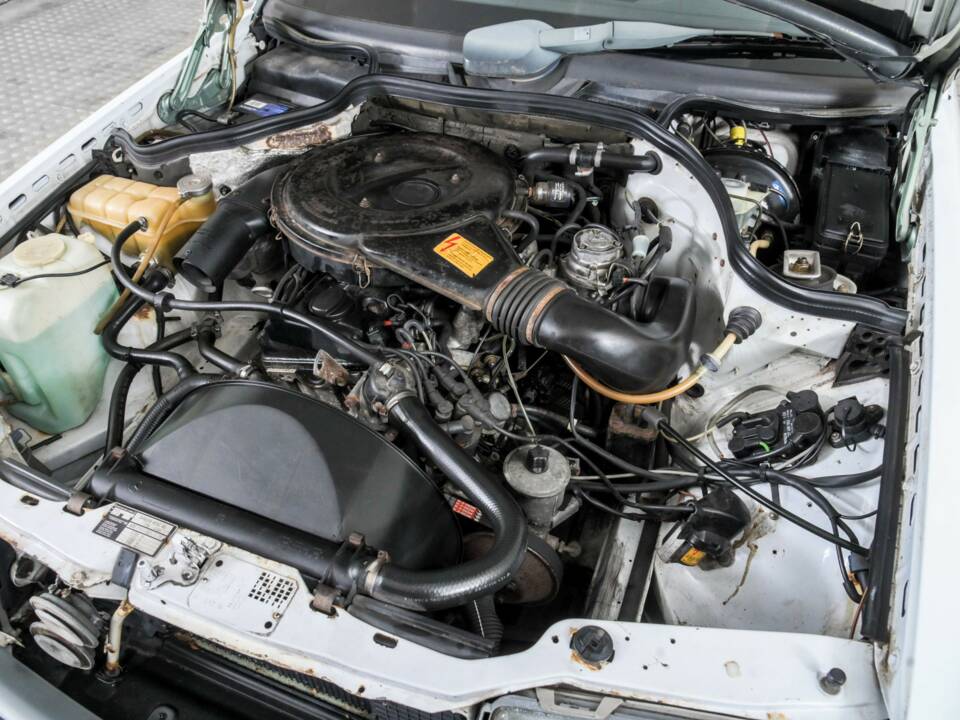 Image 26/50 of Mercedes-Benz 200 (1986)