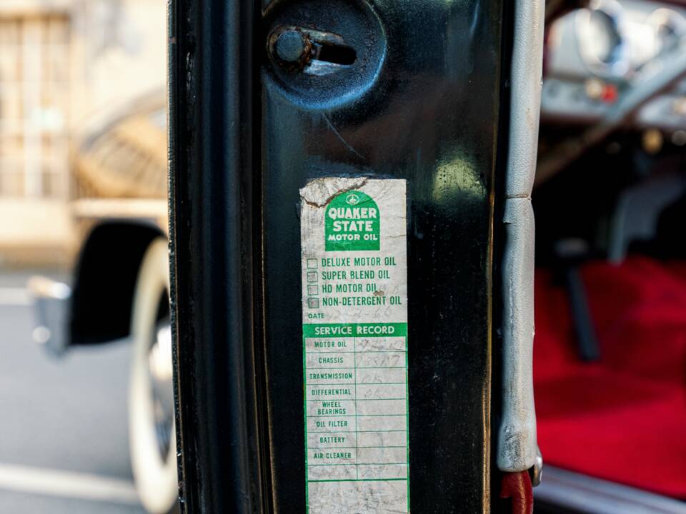 Bild 28/35 von Chevrolet Deluxe Styleline (1951)