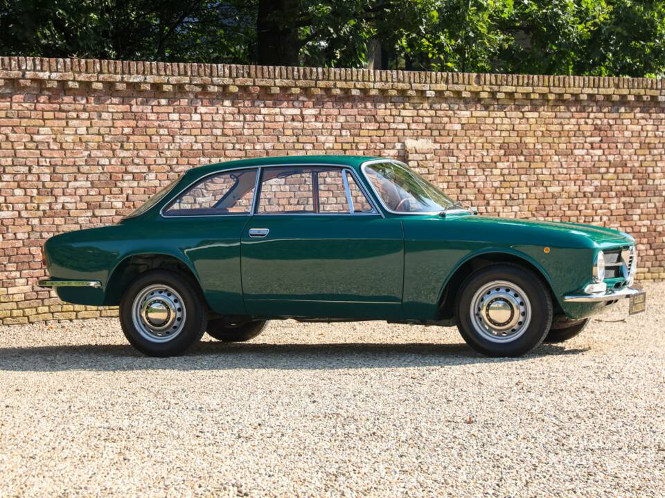 Bild 50/50 von Alfa Romeo Giulia 1300 GT Junior (1972)