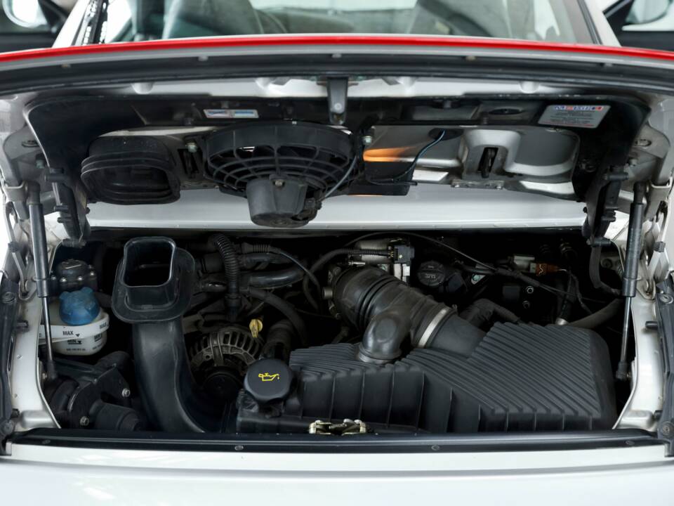 Image 34/50 of Porsche 911 Carrera 4S (2004)