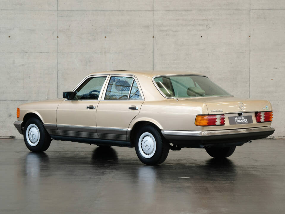 Image 2/24 of Mercedes-Benz 280 SE (1984)