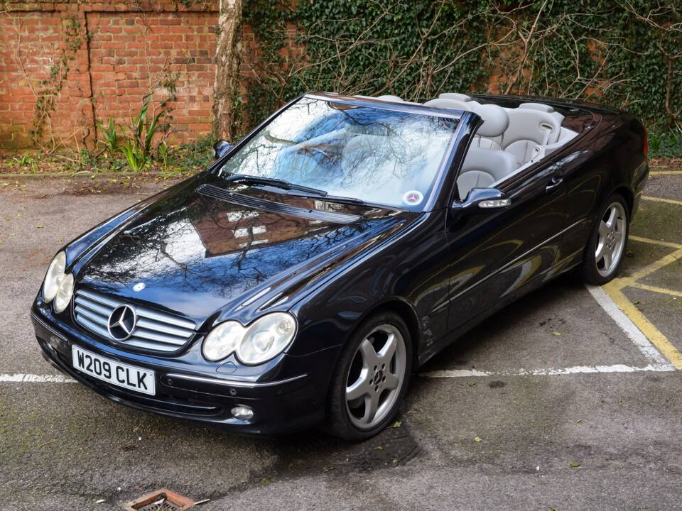 Image 9/49 of Mercedes-Benz CLK 500 (2004)