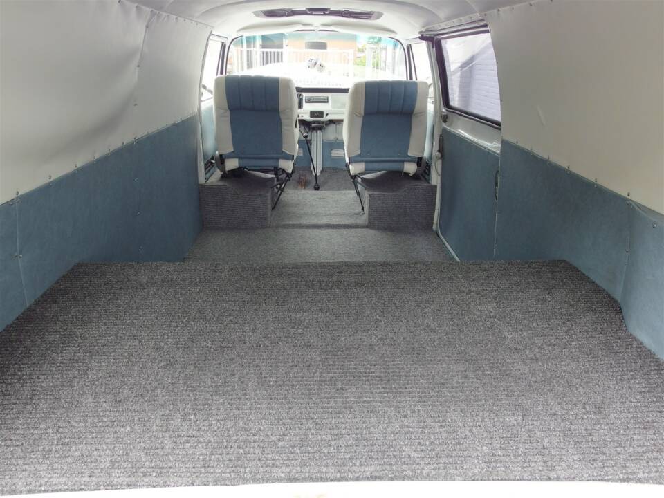Bild 62/99 von Volkswagen T2b Kastenwagen (1977)