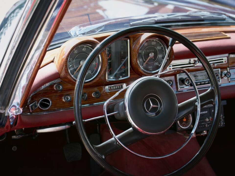 Image 36/39 of Mercedes-Benz 300 SE (1962)