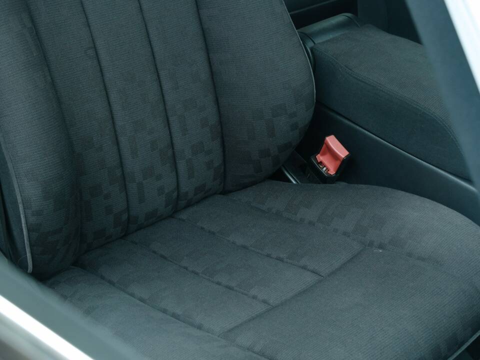 Bild 32/50 von Mercedes-Benz 300 SE (1992)