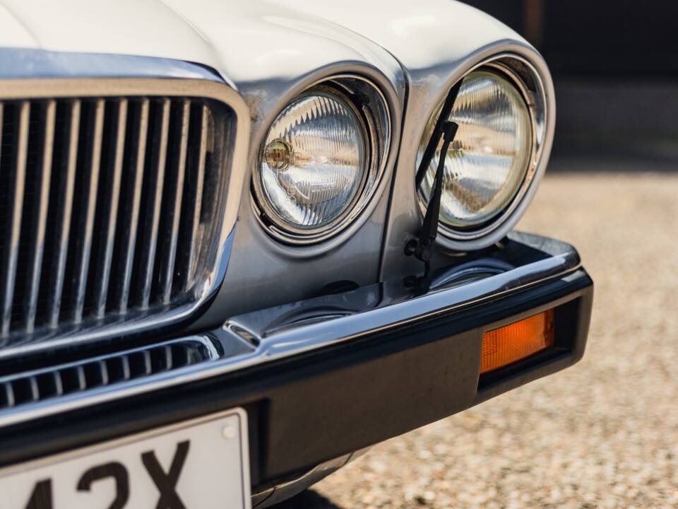 Imagen 9/50 de Jaguar XJ 6 4.2 (1982)