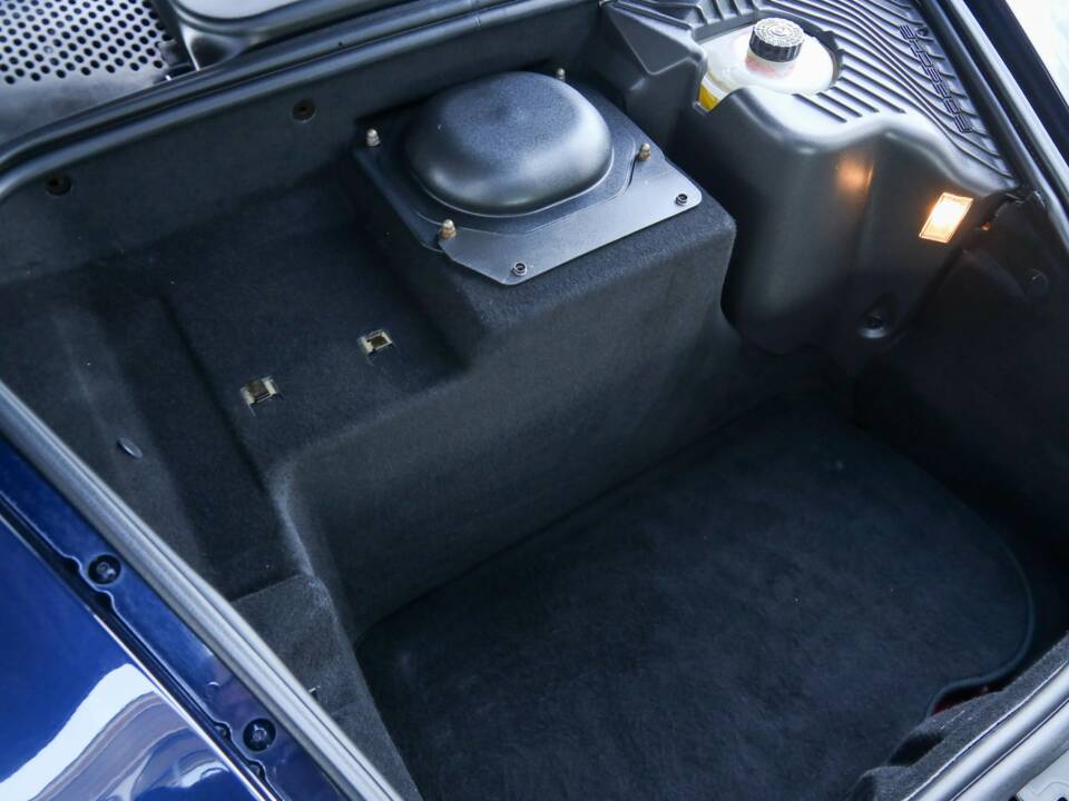 Image 36/50 of Porsche 911 Carrera 4S (2004)