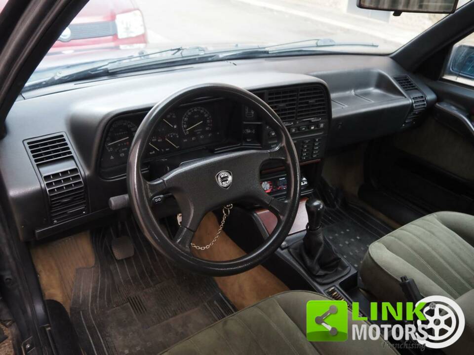 Bild 4/10 von Lancia Thema I.E. Turbo 16V (1990)