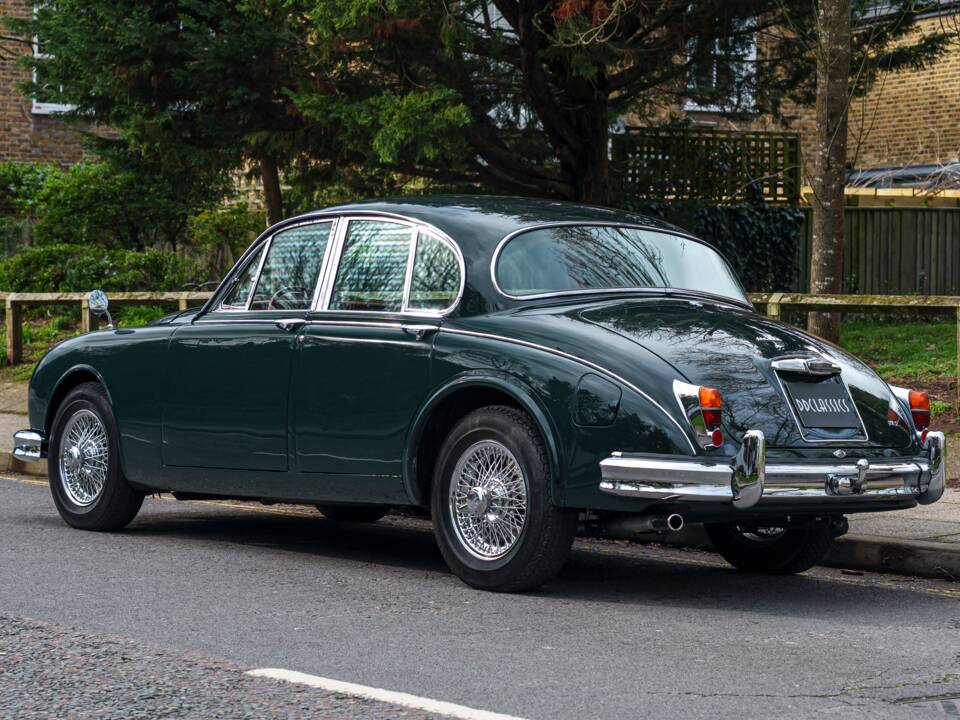 Image 4/31 of Jaguar 340 (1968)