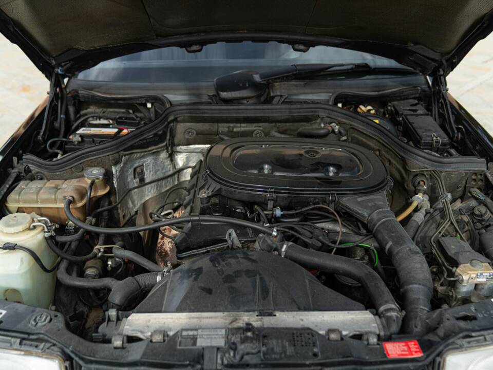 Bild 42/48 von Mercedes-Benz 200 CE (1990)