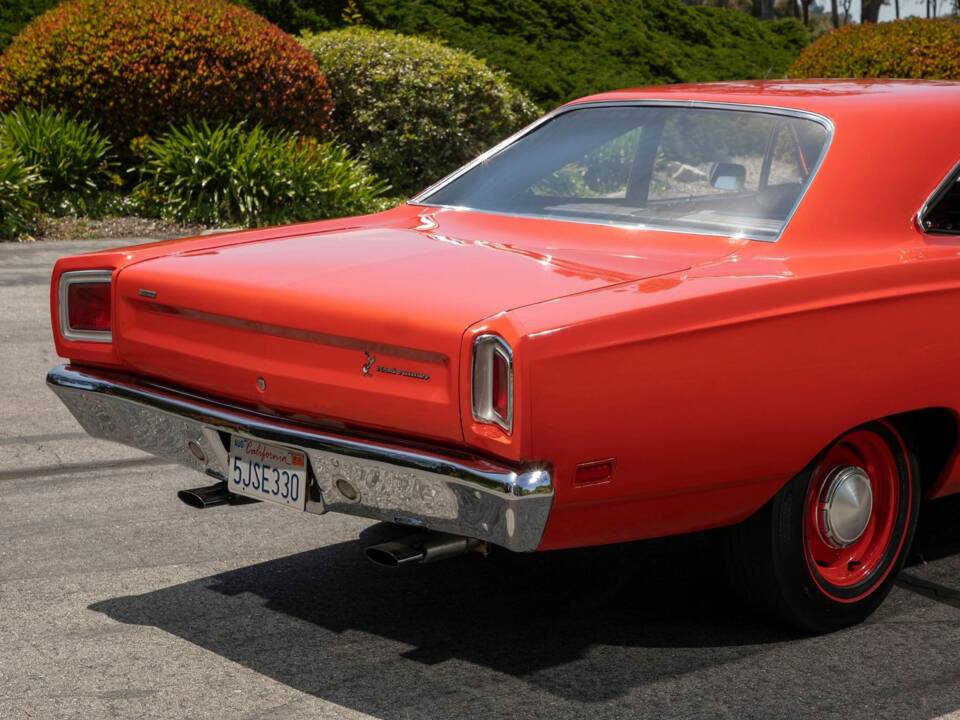 Image 7/8 of Plymouth Road Runner 426 Hemi (1969)