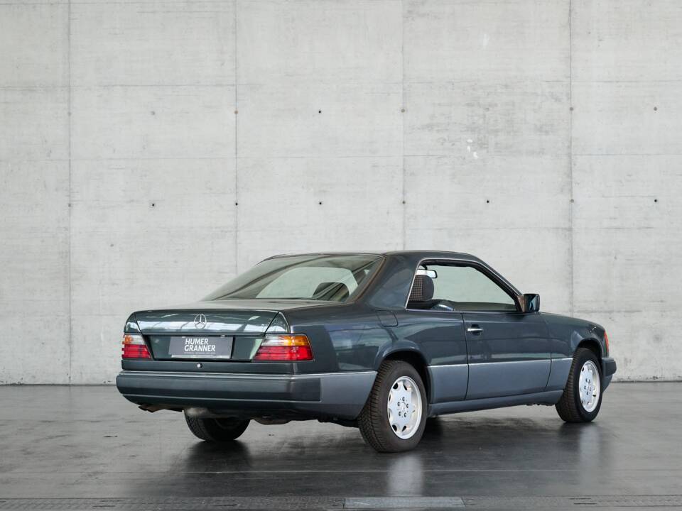 Bild 31/50 von Mercedes-Benz 300 CE (1991)