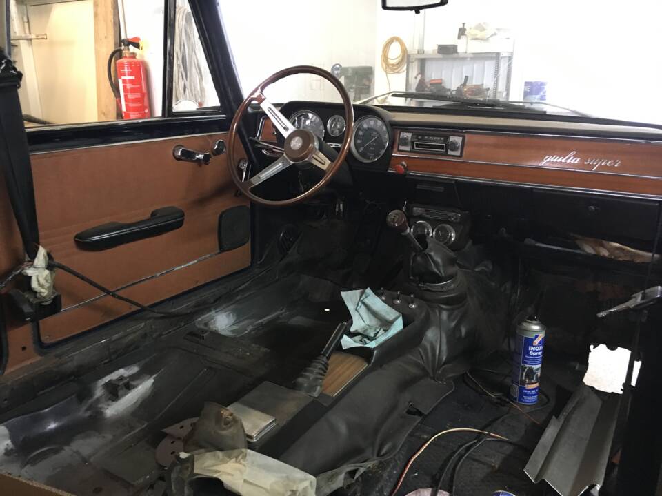 Bild 27/30 von Alfa Romeo Giulia 1.6 Super (1973)