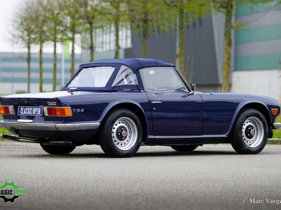 Image 32/42 of Triumph TR 6 PI (1972)