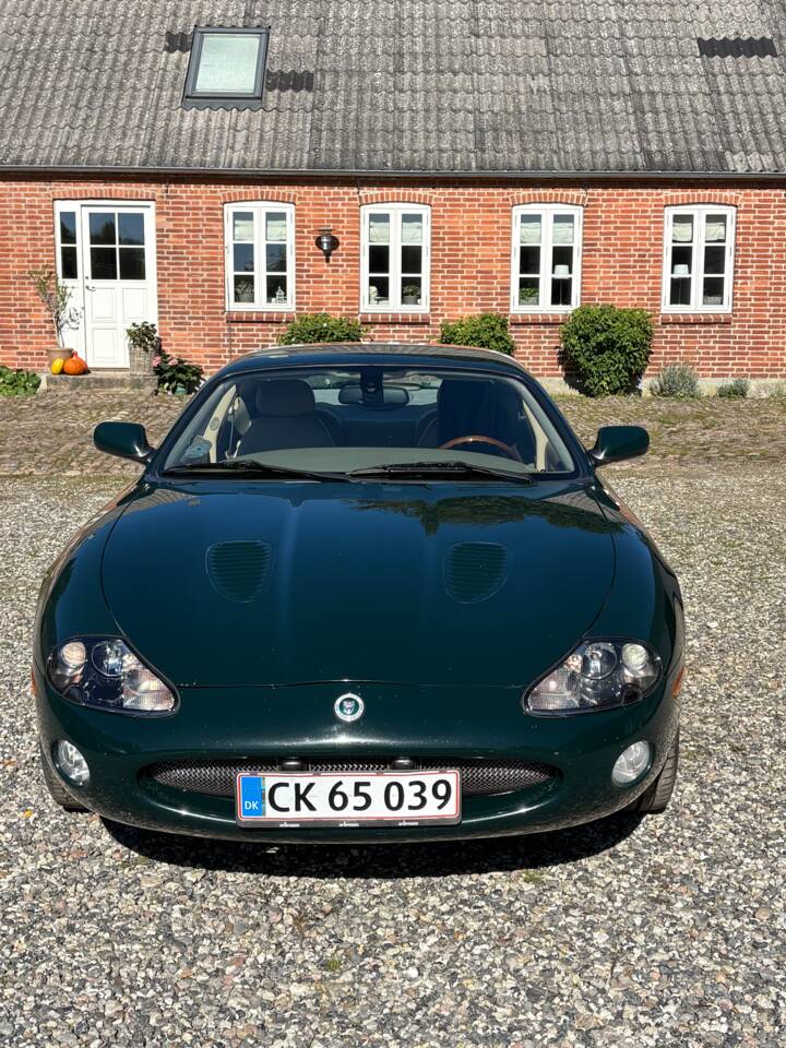 Image 2/15 of Jaguar XKR (2003)
