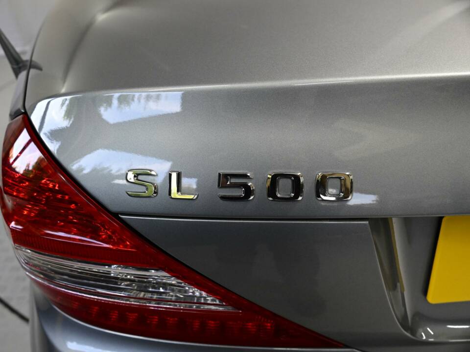 Image 34/50 of Mercedes-Benz SL 500 (2008)