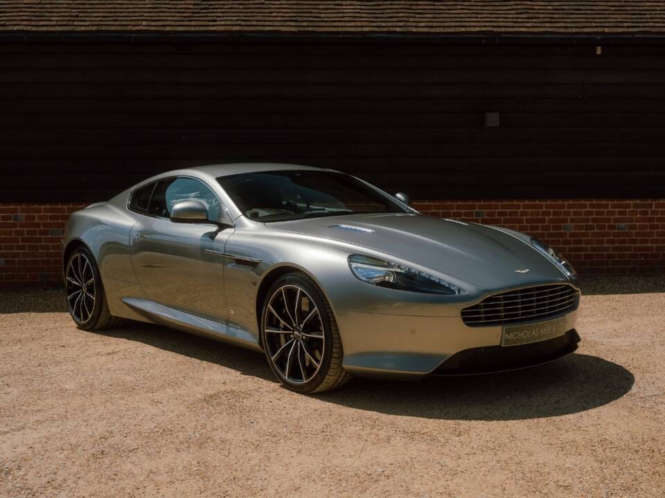 Image 2/96 of Aston Martin DB 9 GT "Bond Edition" (2015)