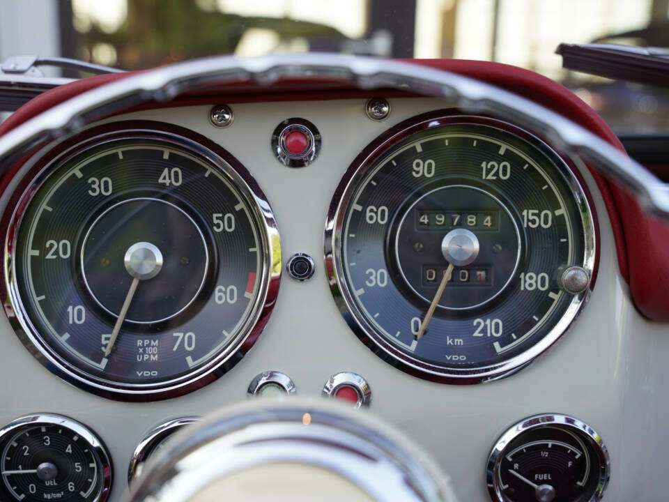 Image 7/50 of Mercedes-Benz 190 SL (1962)