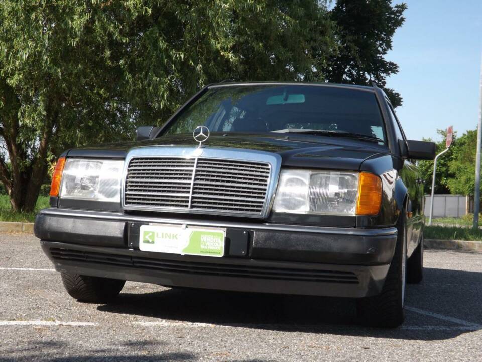 Afbeelding 5/50 van Mercedes-Benz 250 TD Turbo (1992)