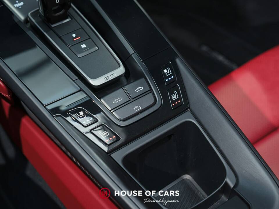 Image 23/25 of Porsche 911 Carrera 4 GTS (2022)
