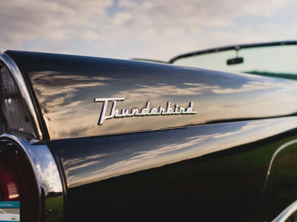 Image 19/29 of Ford Thunderbird (1955)