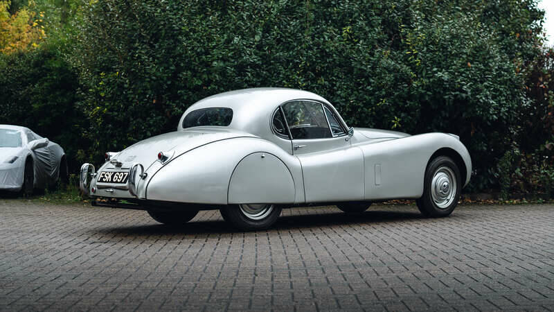 Image 4/43 de Jaguar XK 120 FHC (1952)