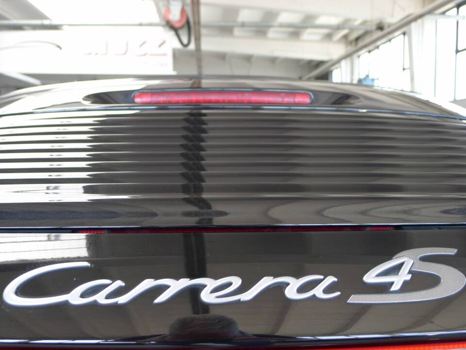 Image 29/41 of Porsche 911 Carrera 4S (2004)